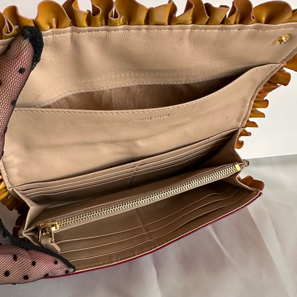 Miu Miu Rare Patent Leather Ruffle Wallet on a chain - Picture 11 of 17